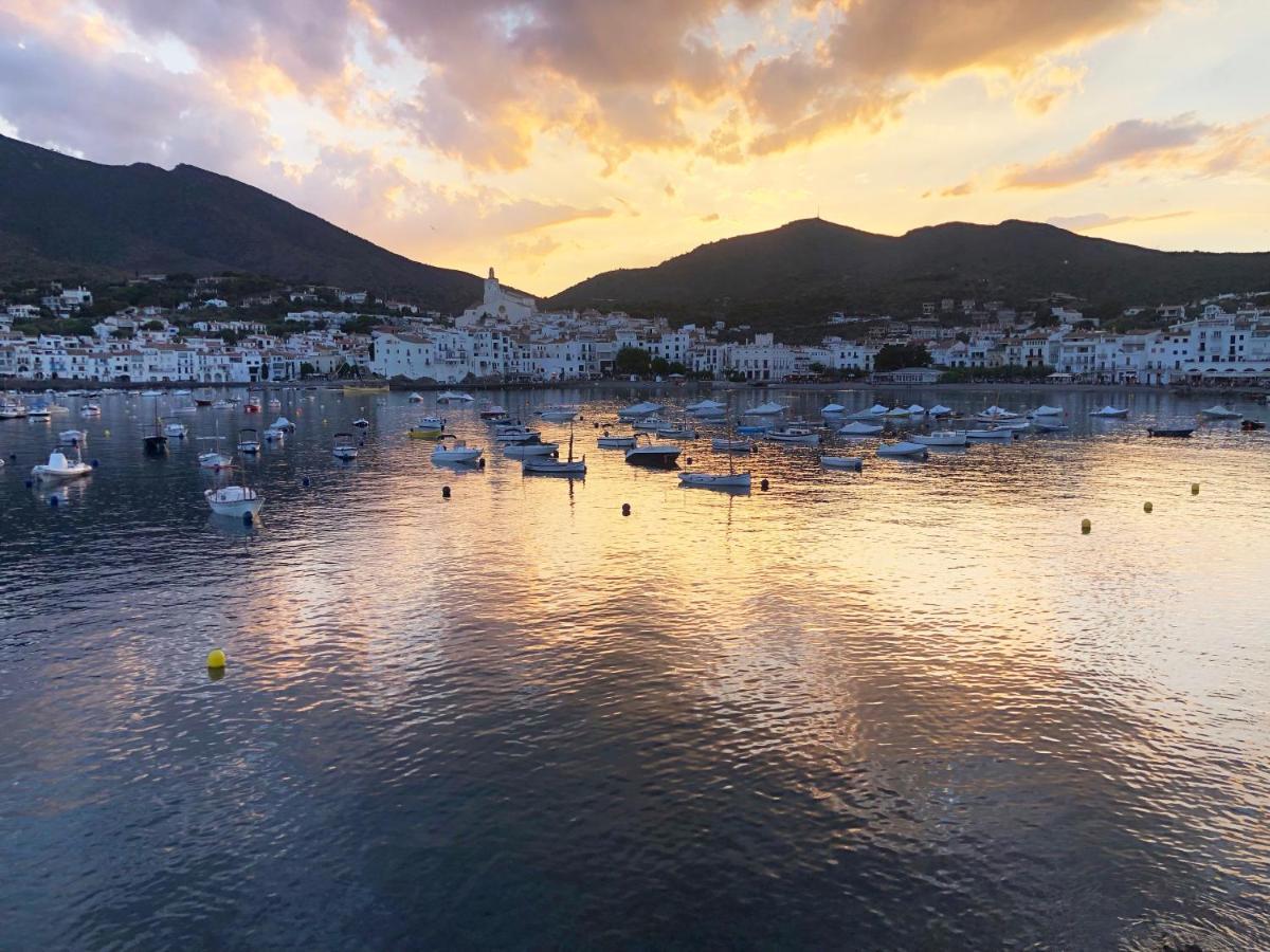 Apartamento Con Vistas Al Mar กาดาเกส ภายนอก รูปภาพ